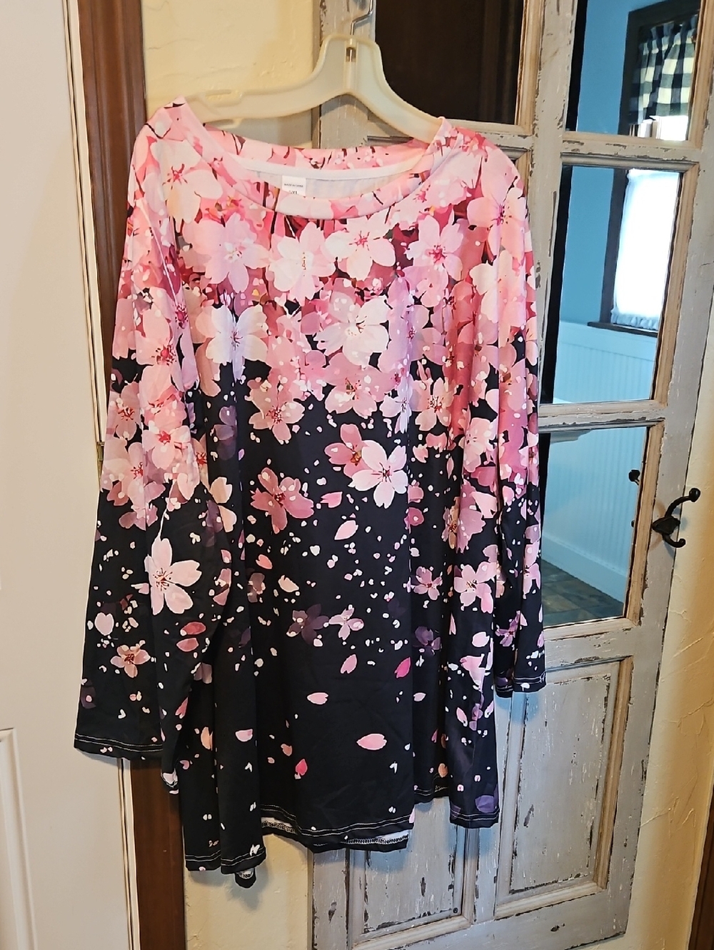 So Pretty and Colorful Poly Top. Would also fit a 4x